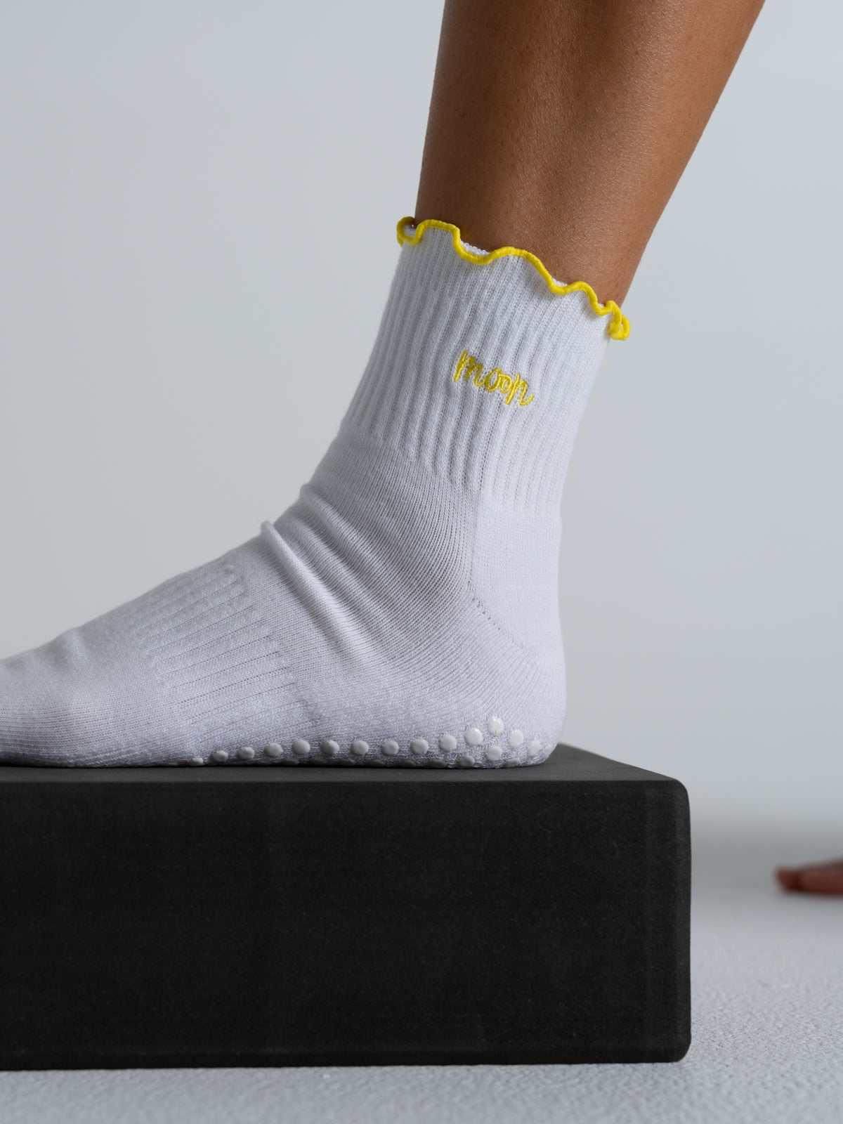 Ruffle Socks - Moon