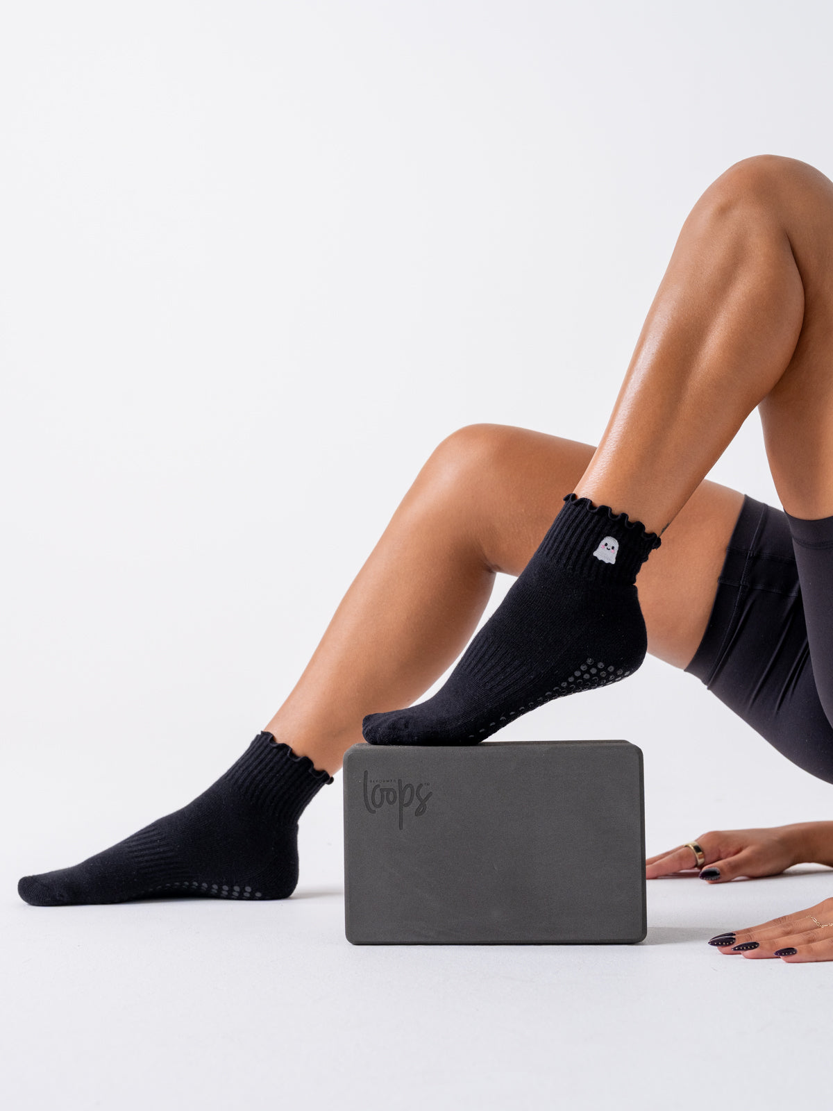 Ruffle Socks - Ghost